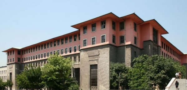 İstanbul Üniversitesi Edebiyat Fakültesi Restorasyonu 
